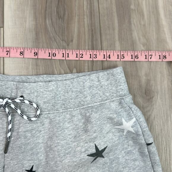Pam & Gela star print fleece lined sweat shorts size medium - Picture 6 of 7
